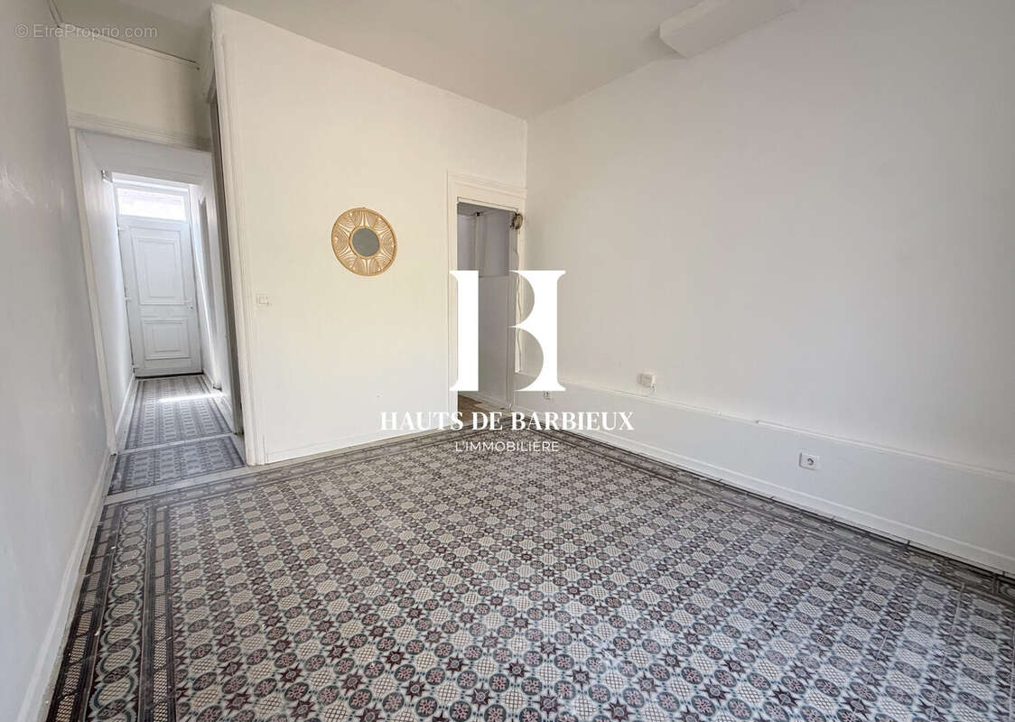 Maison 56 m² à Roubaix  - photo 3