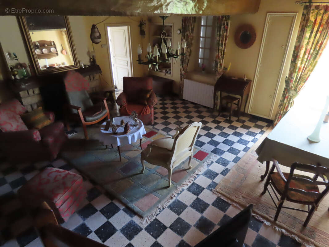 Maison à BELLENAVES