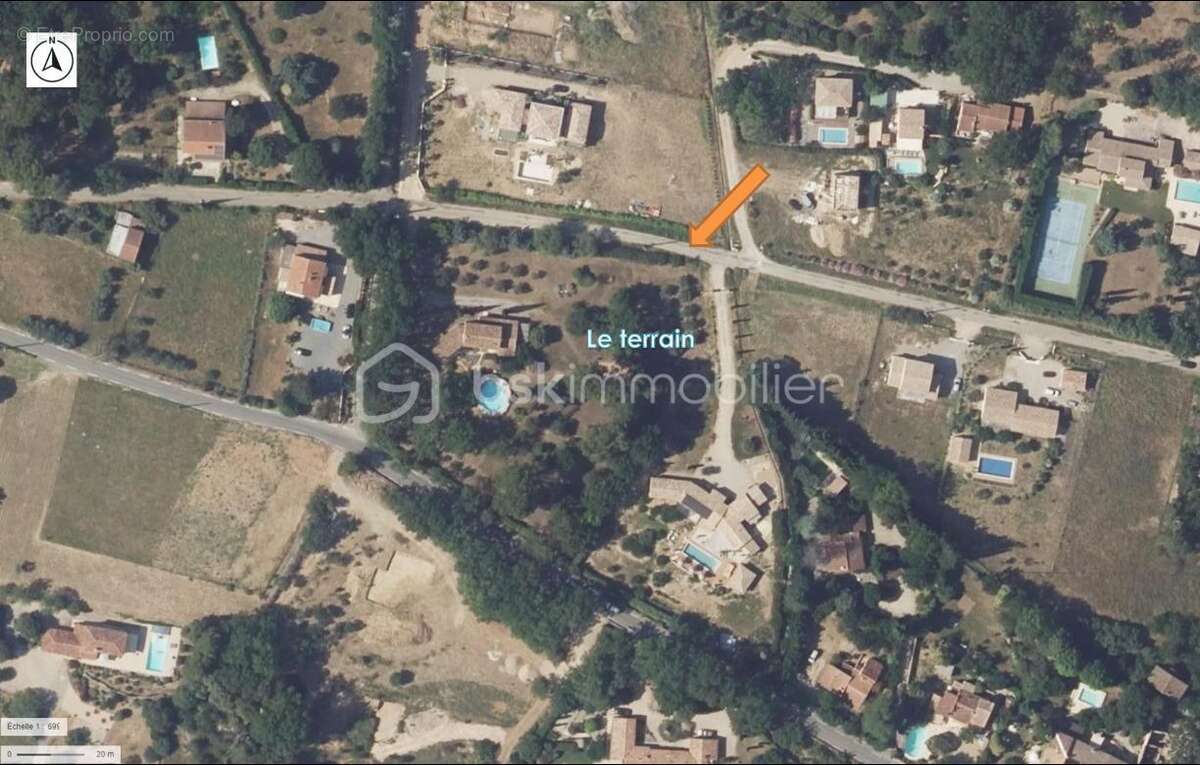 Terrain à LORGUES