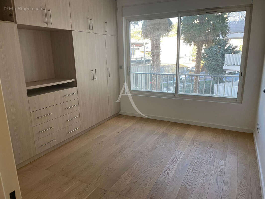 Grand duplex en étage à seulement 5 minutes à pied de la rue d'Antibes - photo 3