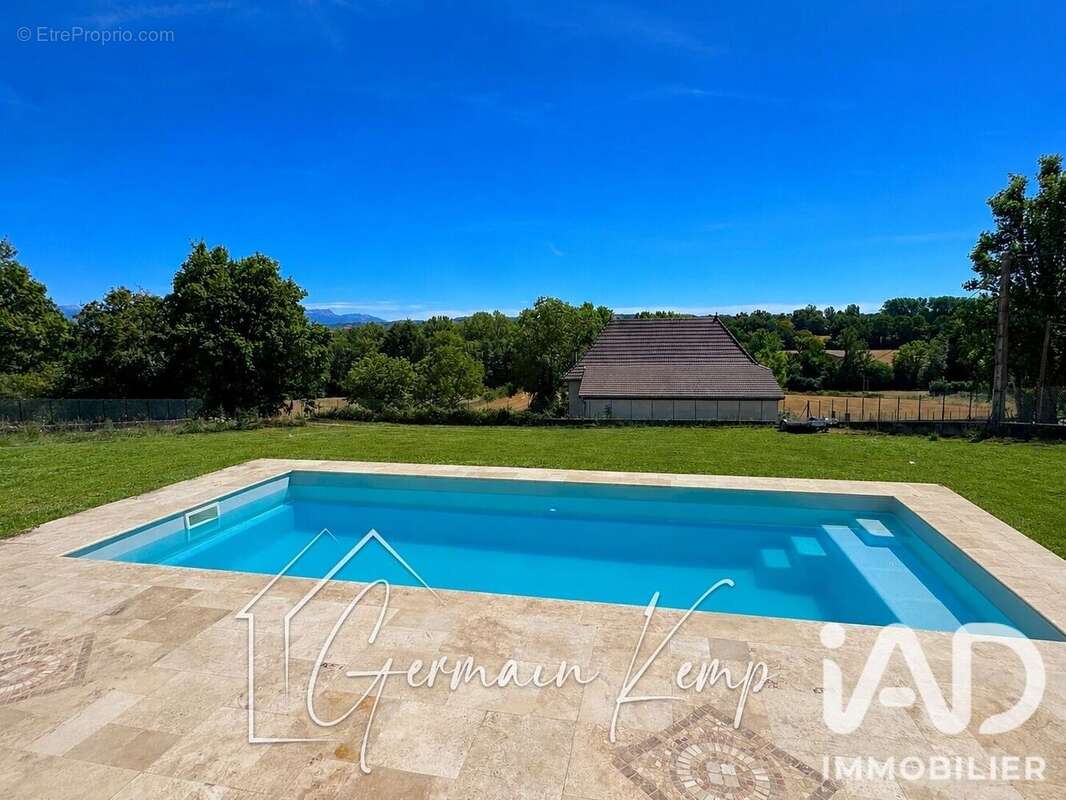 Maison 110 m² à Les Abrets  - photo 2