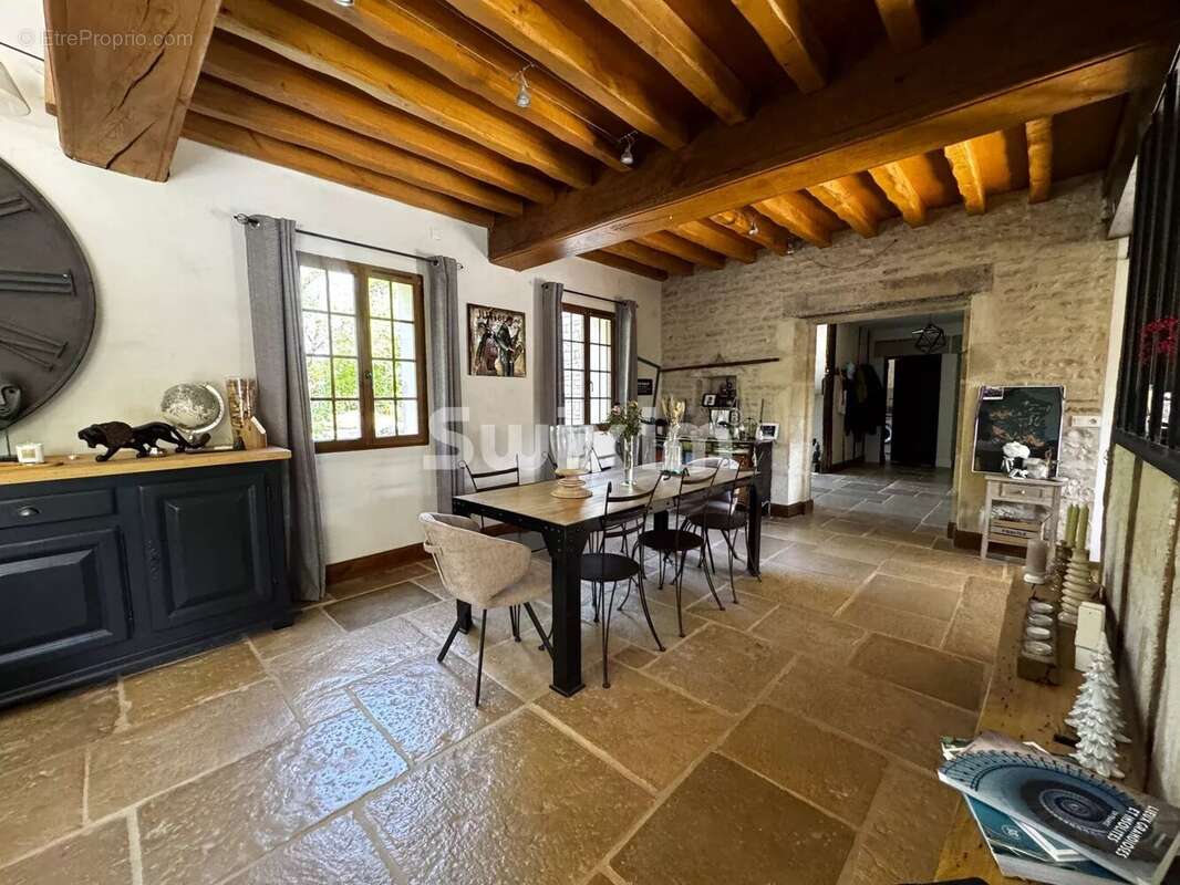 Maison à AVALLON