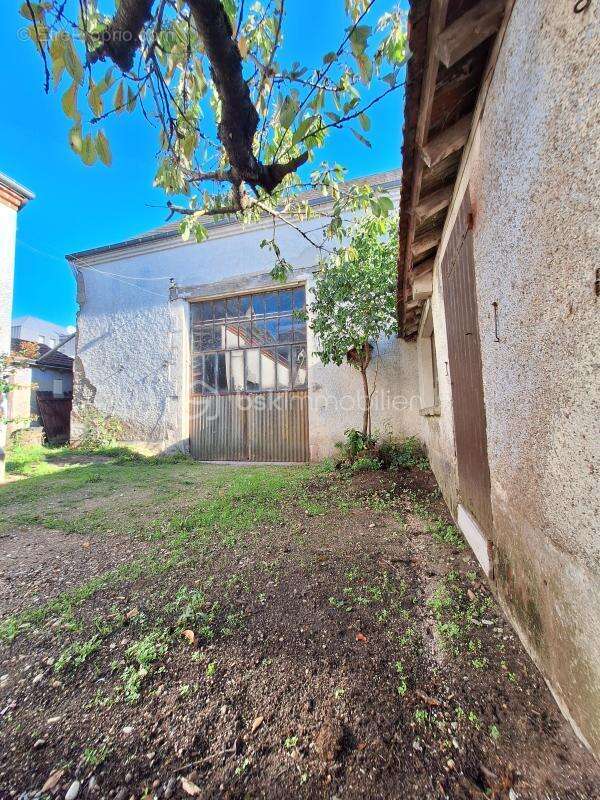 Maison à SAINT-DENIS-DE-L&#039;HOTEL