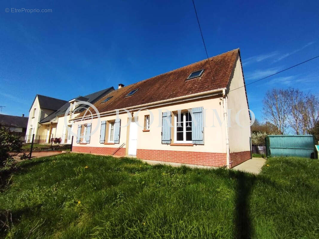 Maison à CREVECOEUR-LE-GRAND