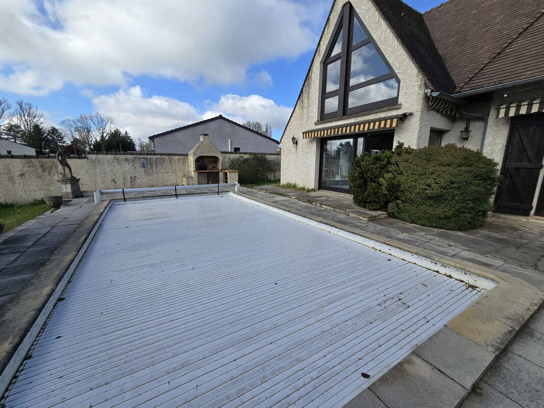 Maison à SAINT-REMY-EN-ROLLAT