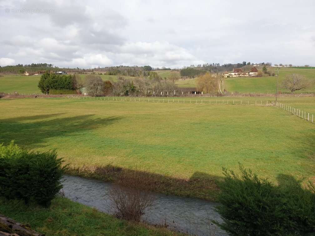 Maison à SAINT-PIERRE-DE-CHIGNAC