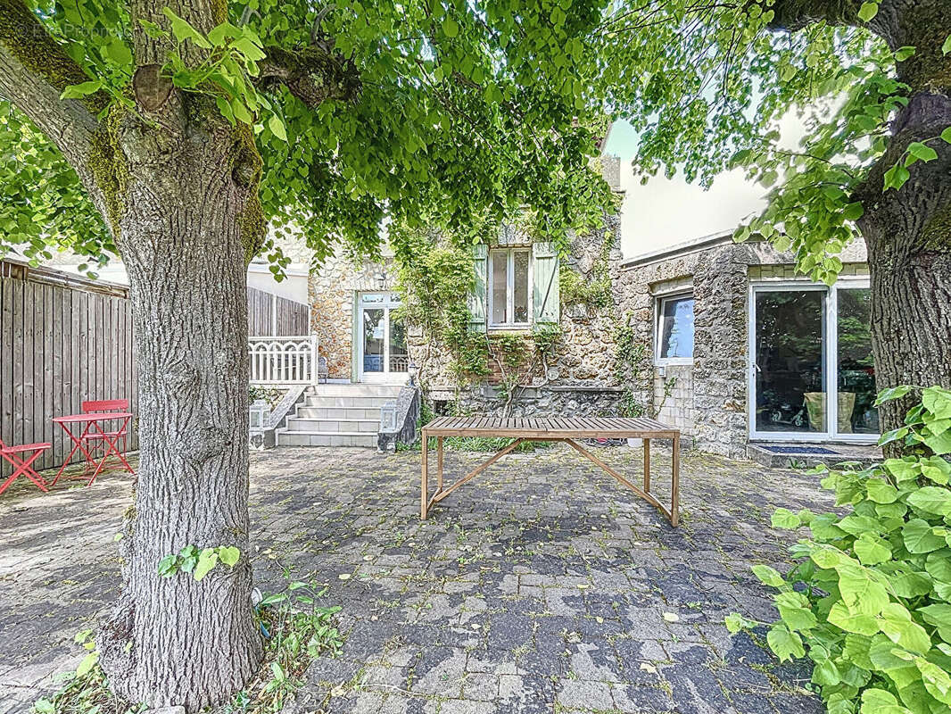 Maison à NEAUPHLE-LE-CHATEAU