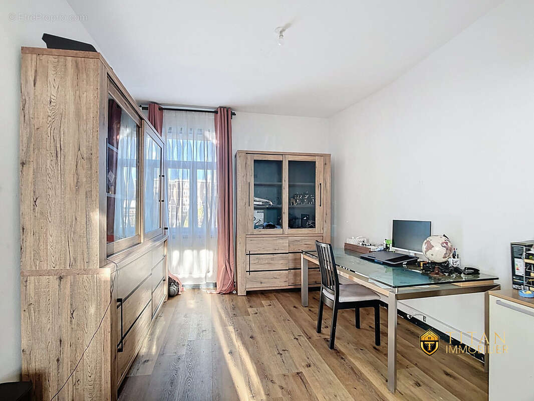 Immeuble avec local commercial et appartement - Petite-Synthe - Titan Immobilier - Appartement à DUNKERQUE