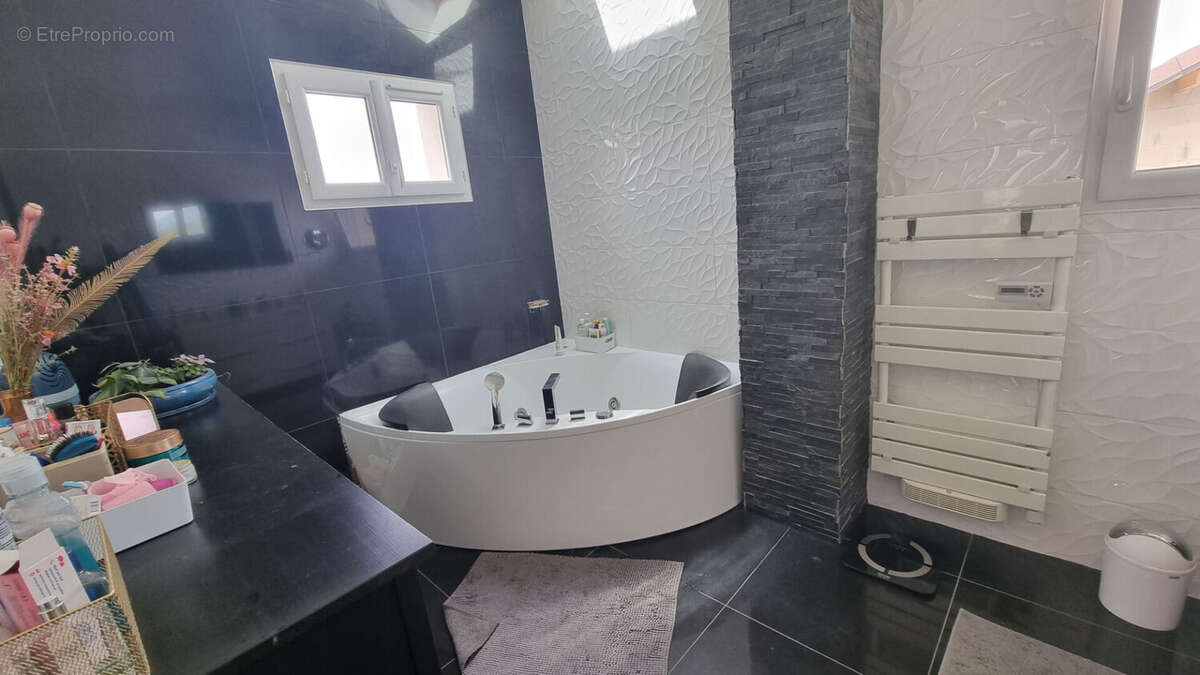 Maison à SAINT-CERGUES