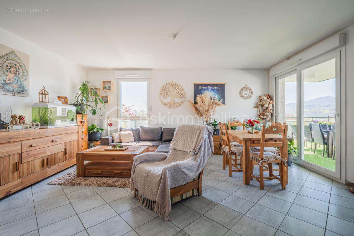 Appartement à SALES