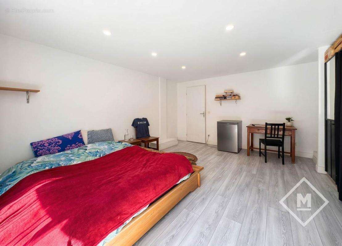 Appartement à MARSEILLE-4E