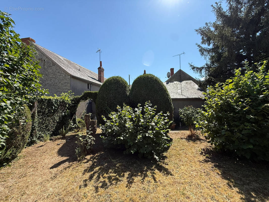 Maison à rénover avec dépendances et magnifique jardin sans vis-à-vis   Allainville-en-Beauce - photo 2