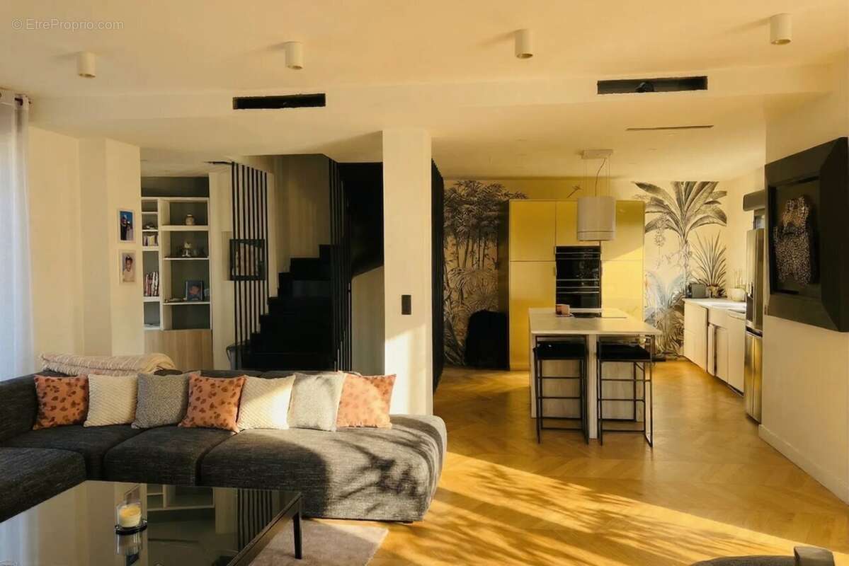 Maison 210 m² à Saint-Maur-Des-Fosses  - photo 9