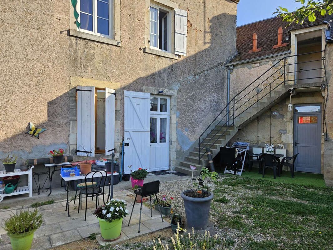 Appartement à AINAY-LE-CHATEAU