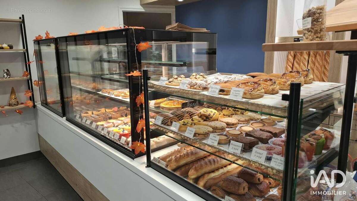 Photo 3 - Commerce à ETIVAL-LES-LE-MANS