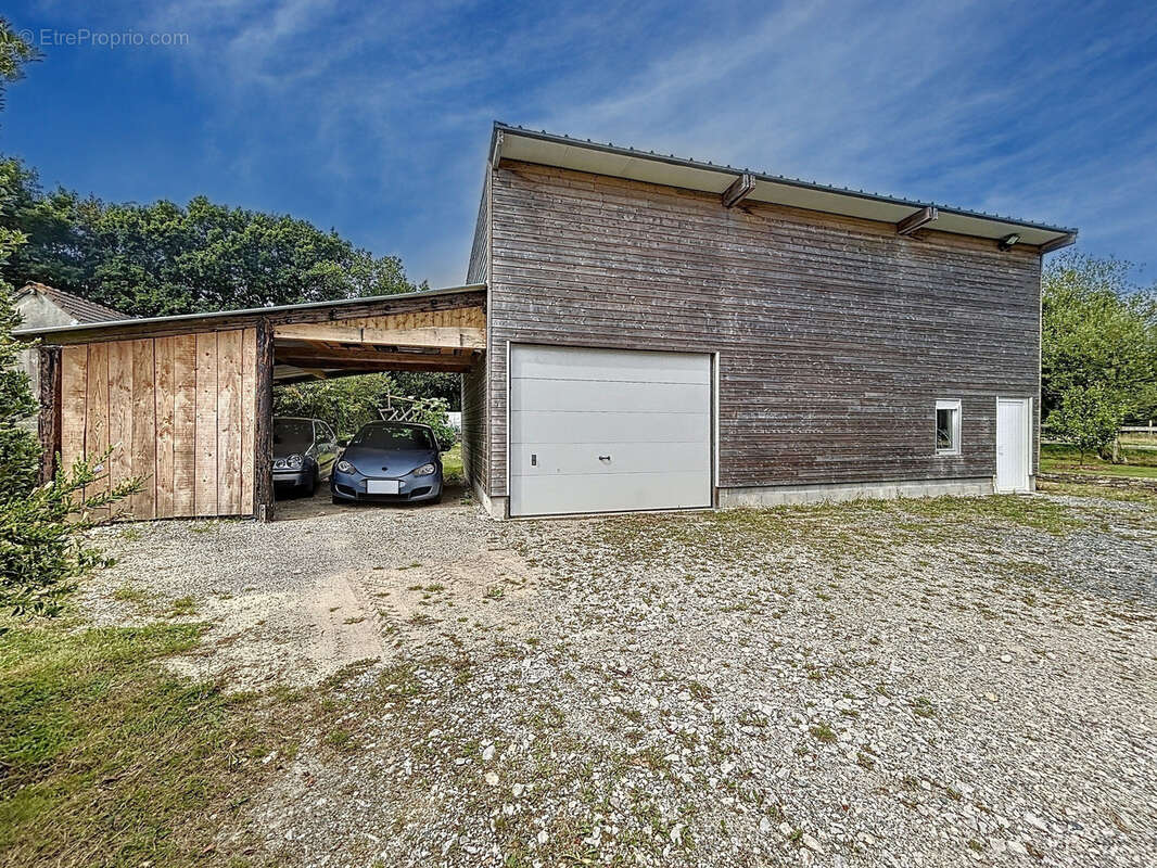Maison à SAINT-JACQUES-DE-NEHOU
