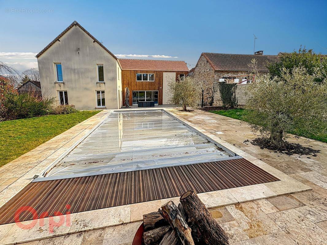 Maison à DUN-LE-POELIER