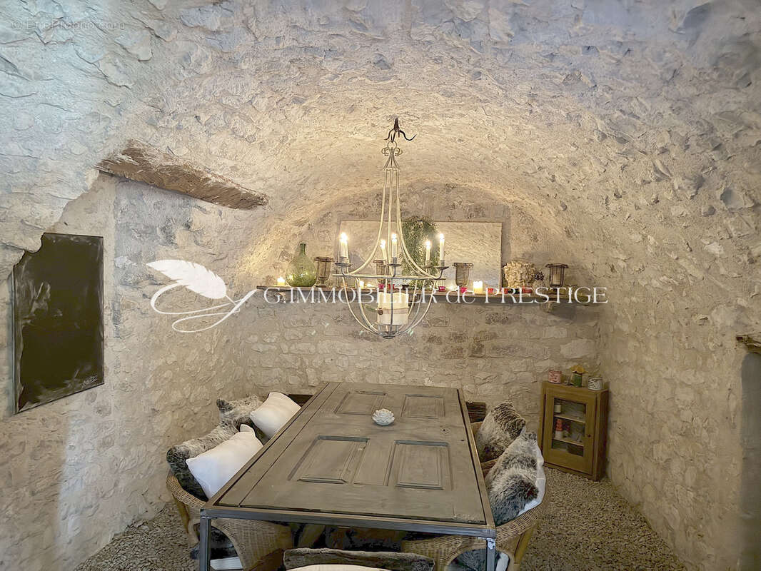 Maison à REVEST-DU-BION