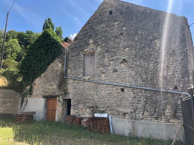 Maison à SAINT-GERMAIN-LES-SENAILLY