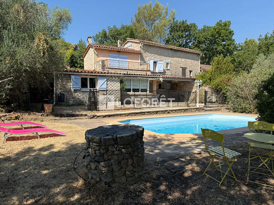 BERGERIE A FAYENCE  DANS UN HAMEAU  3+1pièce(s) 100 m2 avec 60m² de dépendances et très belle piscine - photo 2