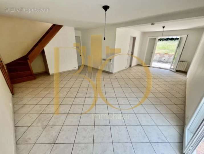 Maison à ENTREVAUX