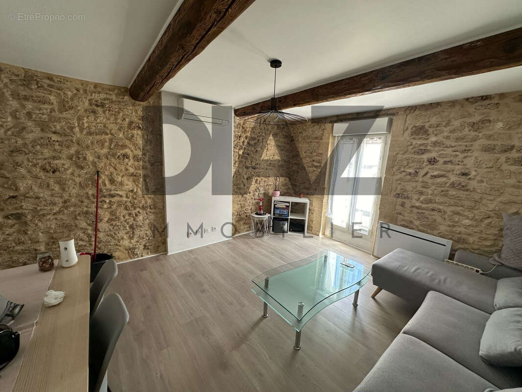 Appartement à REMOULINS