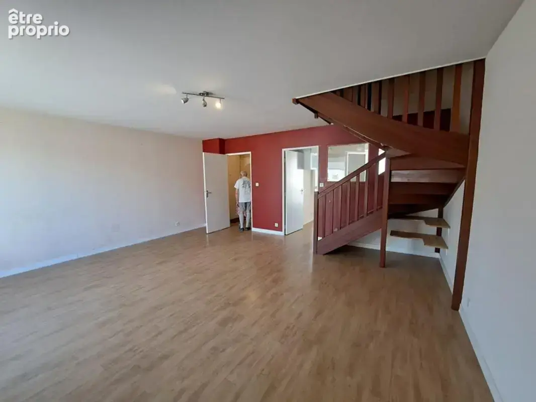 SURZUR Appartement T3 en DUPLEX de 67,70 m2, lumineux. À pied du bourg - photo 4