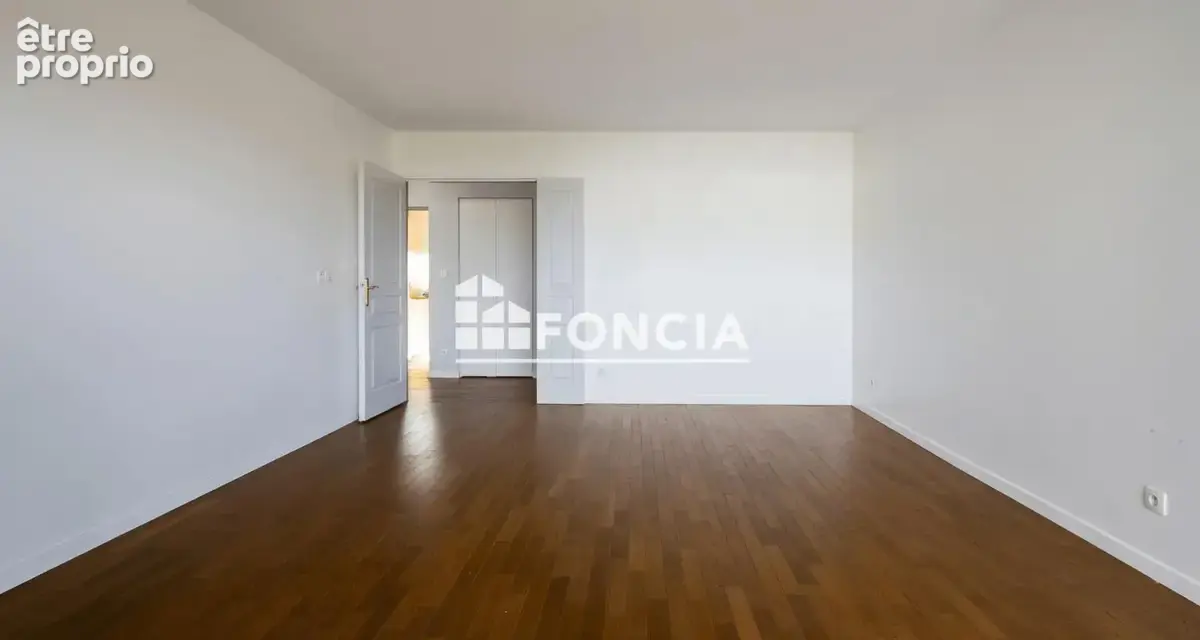 Appartement 4 pièces récent Quartier du Lycée DESCARTES - photo 4