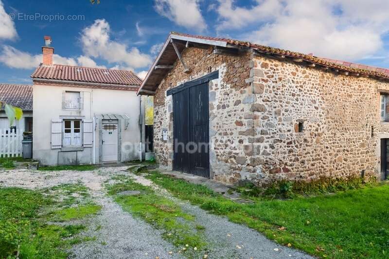 Maison à MAGNAC-LAVAL