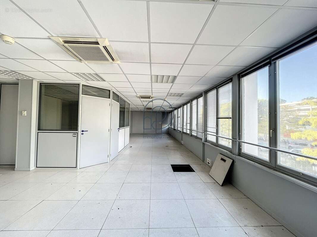 Commerce 1842 m² à Mons-En-Baroeul  - photo 5