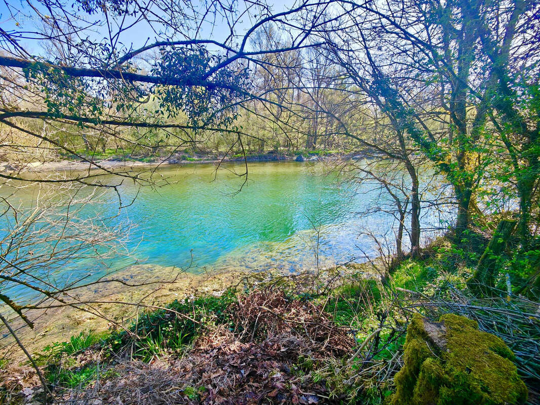 Maison à VILLIEU-LOYES-MOLLON