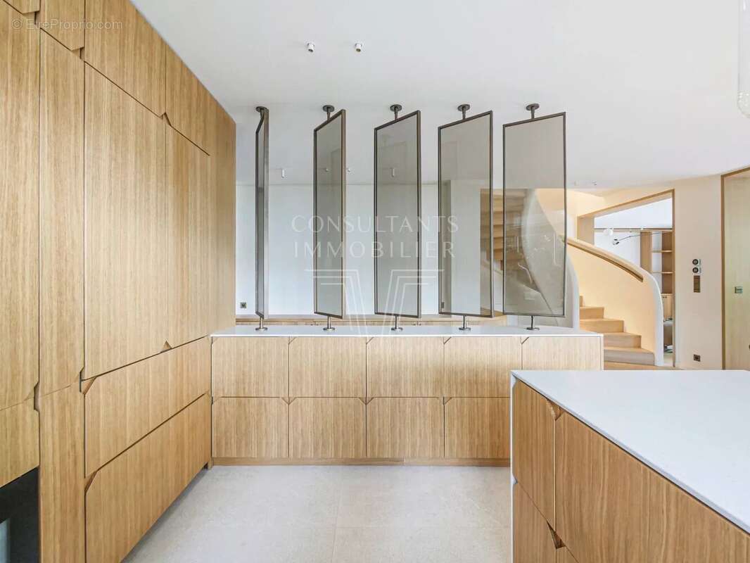 Appartement à NEUILLY-SUR-SEINE