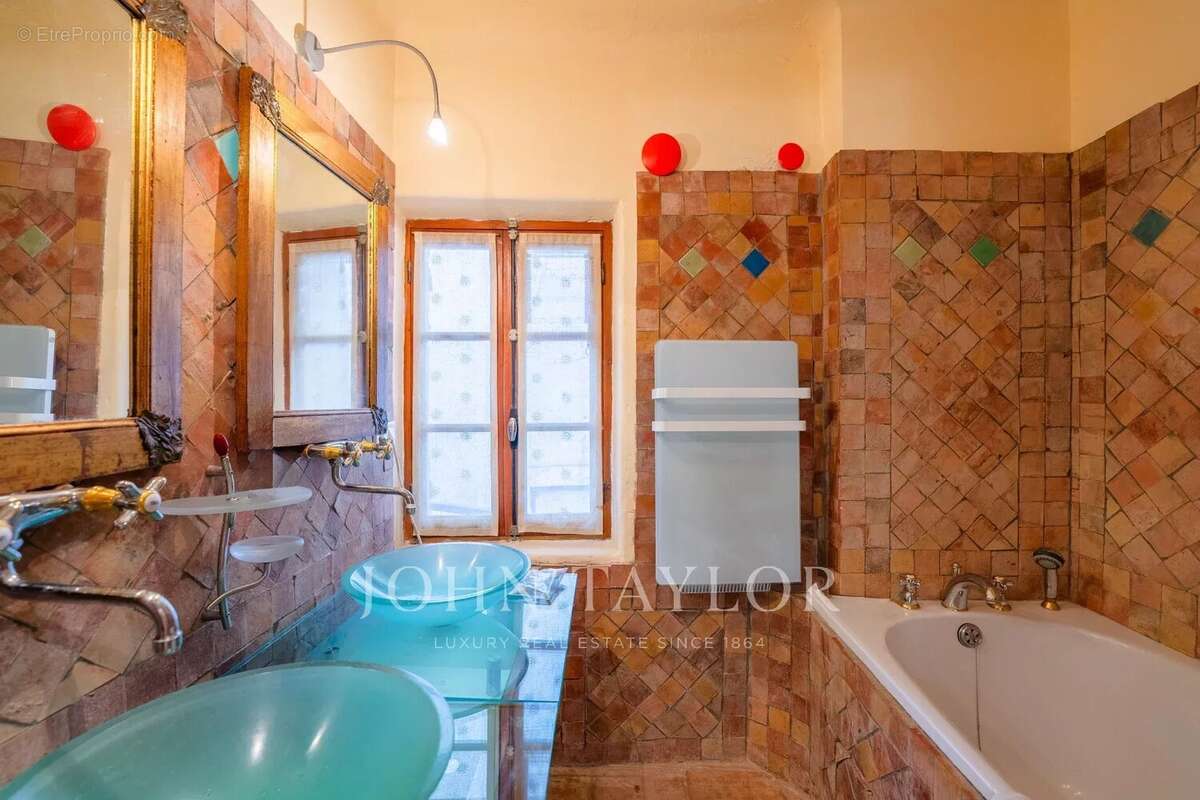 Maison à VENTABREN