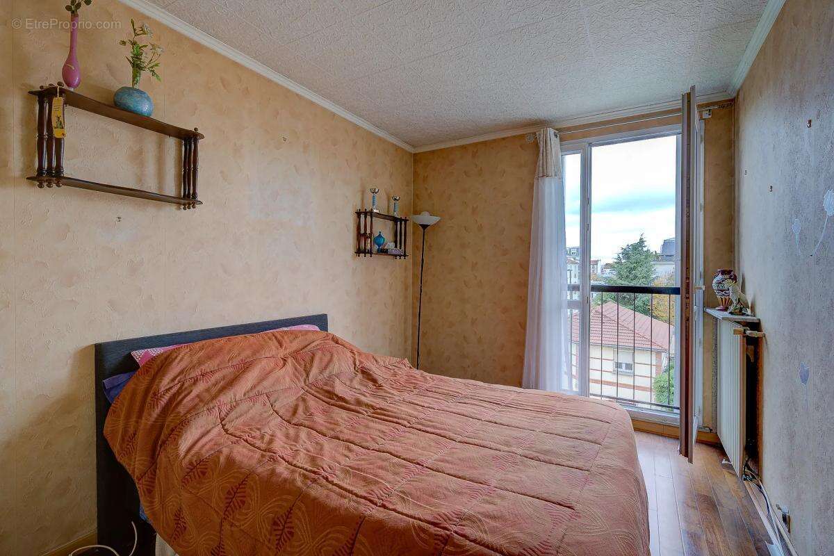 Appartement à COURBEVOIE