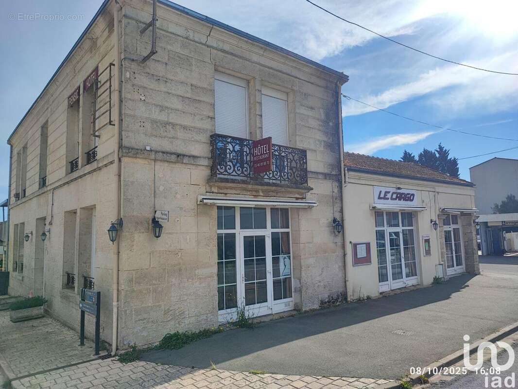 Photo 2 - Commerce à ROCHEFORT