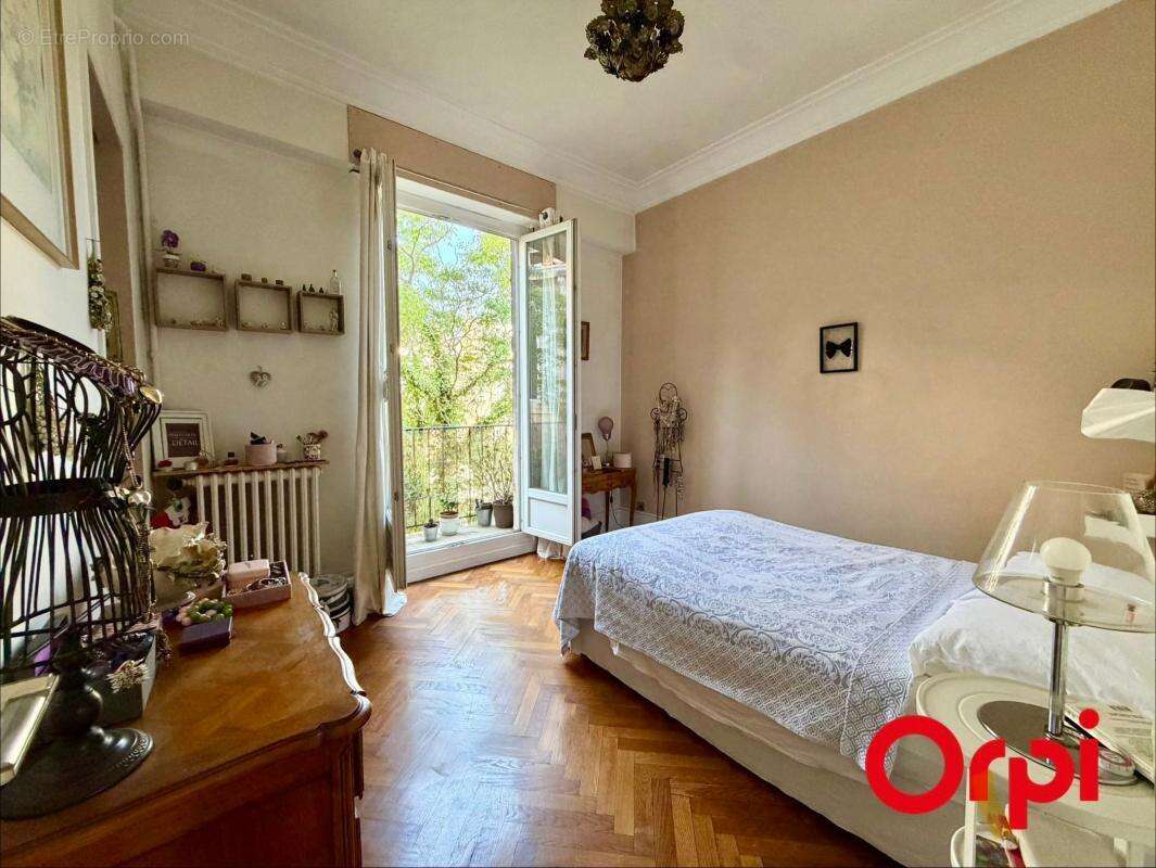 Appartement à MARSEILLE-1E