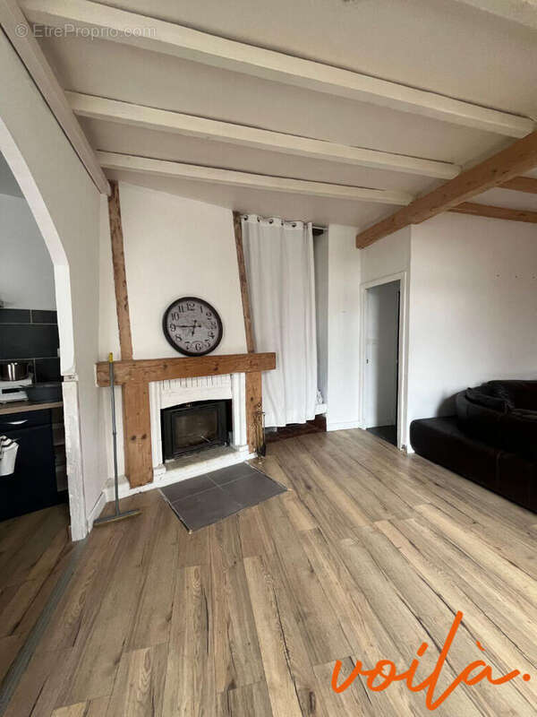 REF PETIT TRAIN5 - Appartement 4 pièces avec terrasse, cours et sous sol. - photo 4