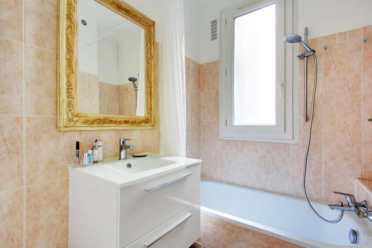 Appartement à PARIS-2E