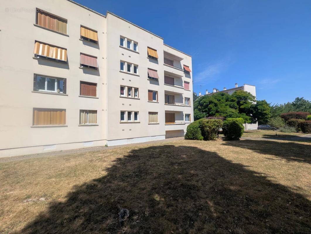 Appartement à LES CLAYES-SOUS-BOIS
