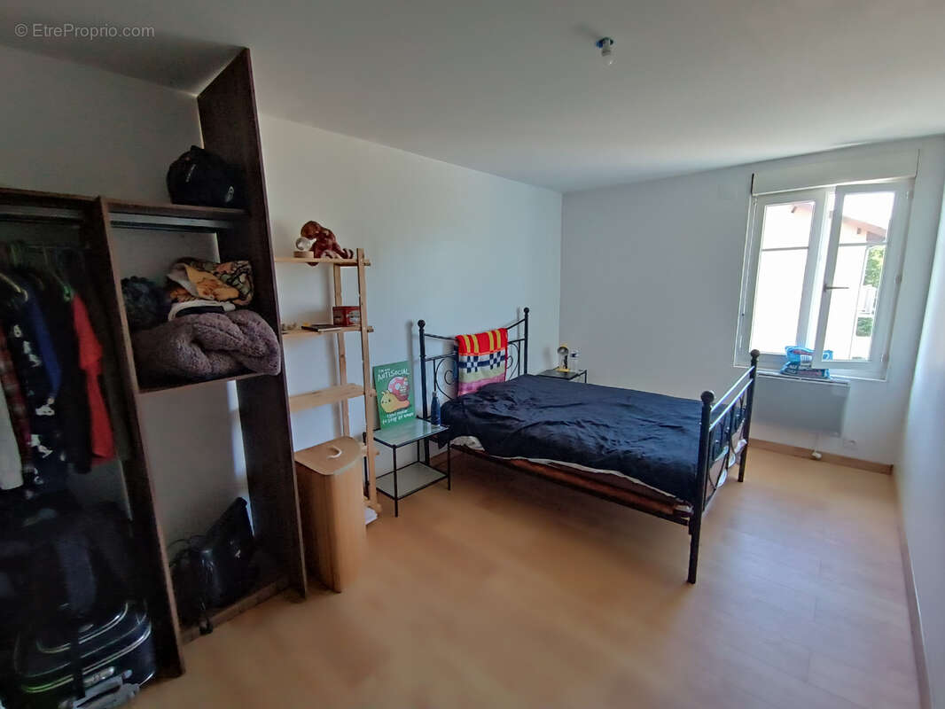 Maison rénovée avec grange attenante et cour - photo 9