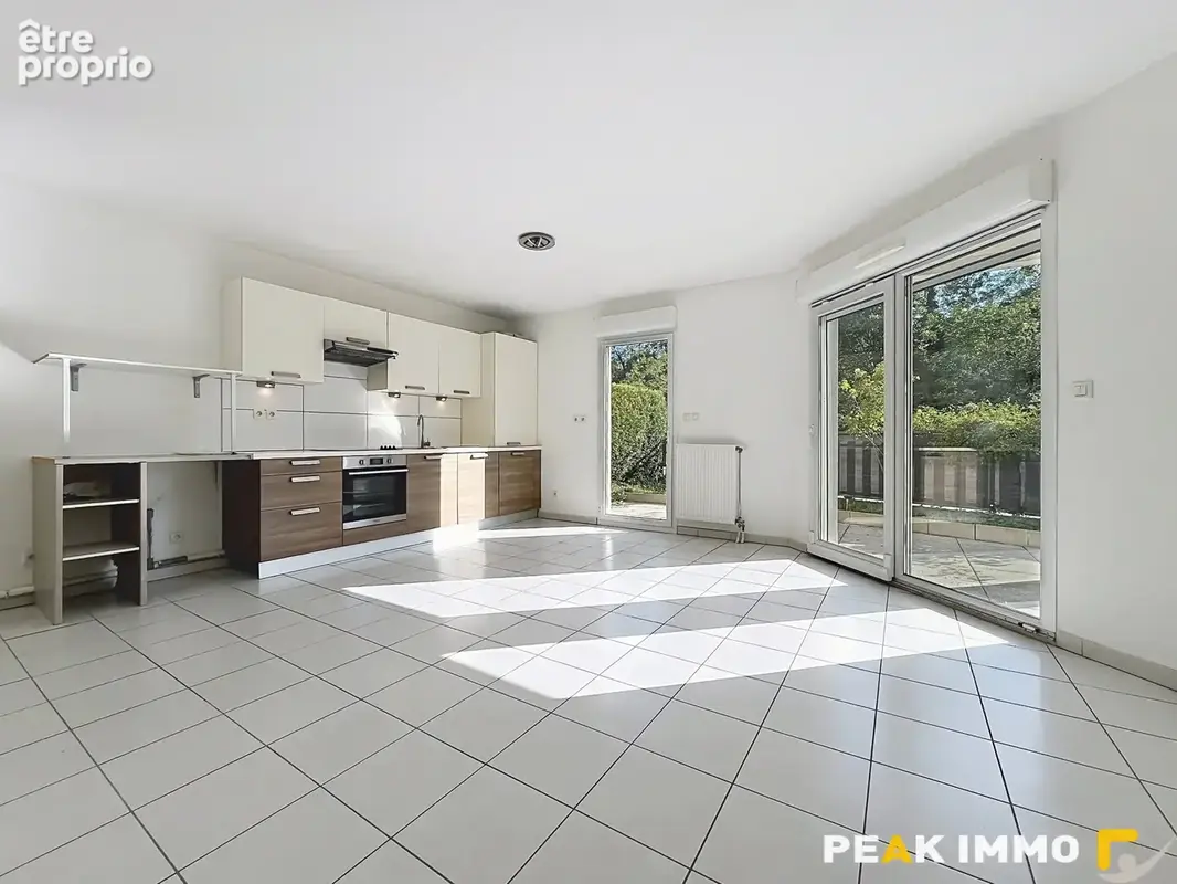 Appartement à BONNE