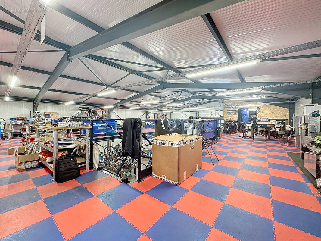 Commerce à MIRECOURT