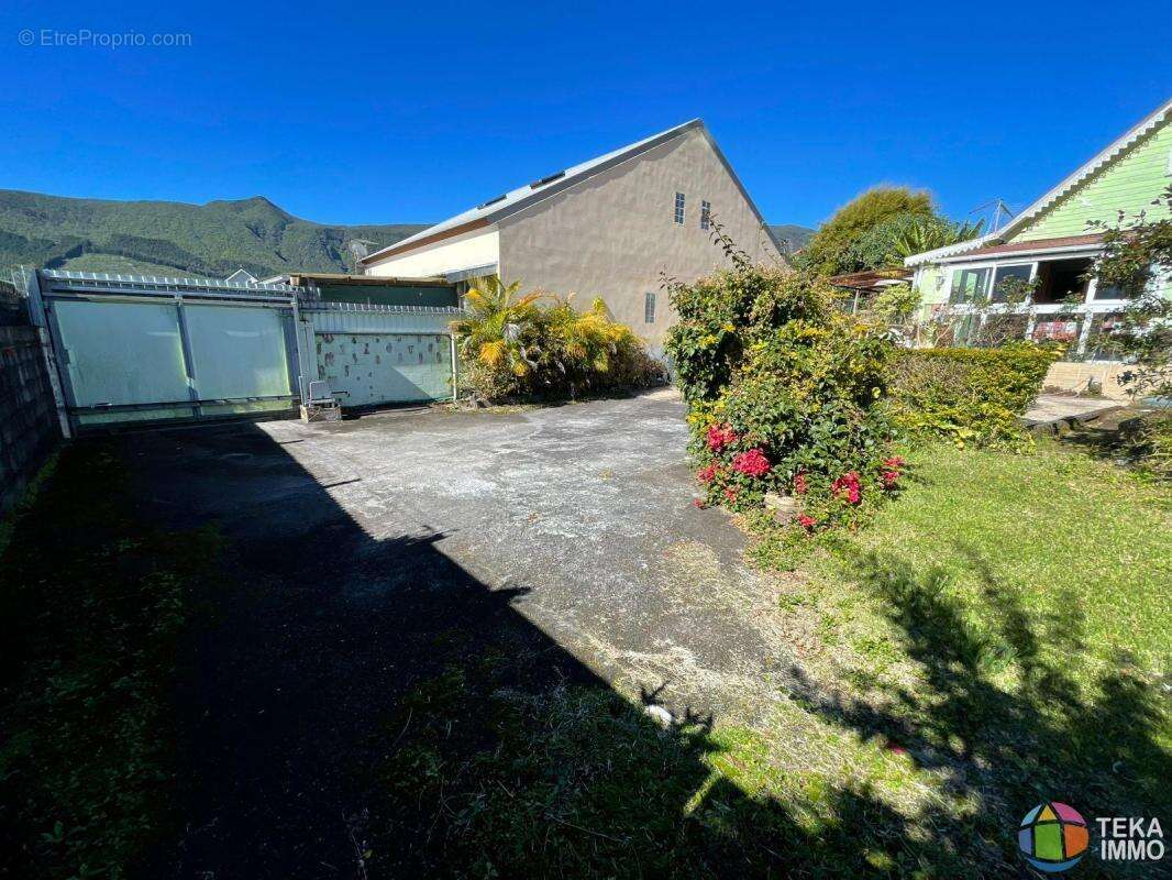 FABIEN TEKA IMMO vous propose une maison F6 à la vente à proximité du village de la Plaine des Palmistes - photo 2