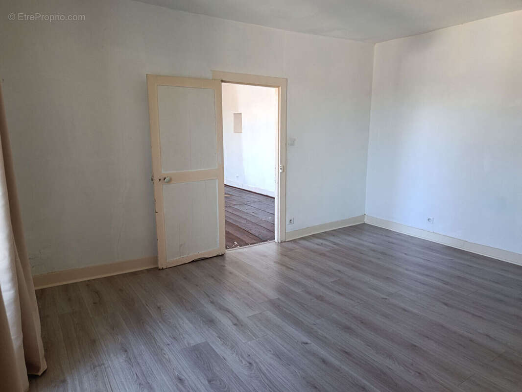 Appartement à rénover dans une belle bâtisse - Juillac - photo 10