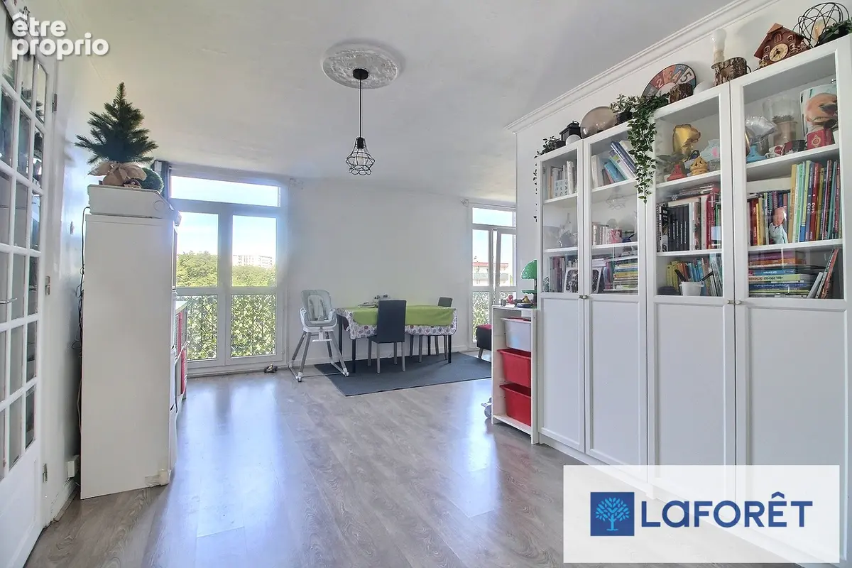 Photo Appartement à Ris-Orangis au prix de 154 060€