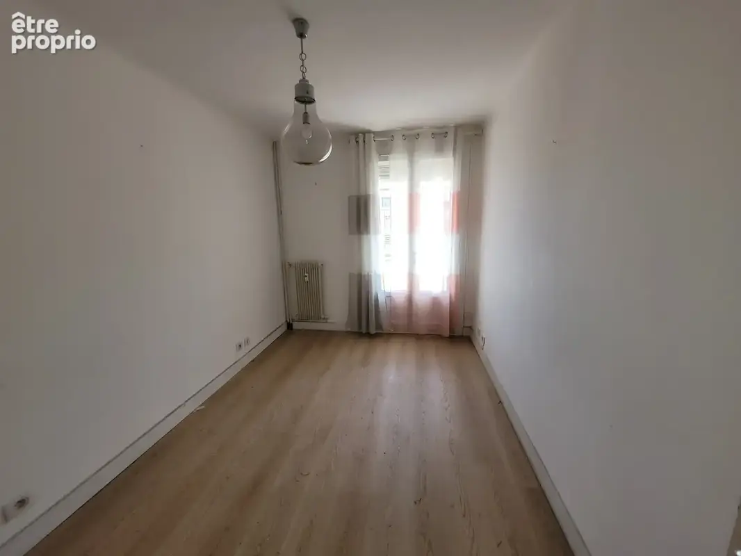 Narbonne Appartement de type 3 de 60 m2 habitables, coeur de ville, situé au 2ième étage avec ascenseur. - photo 5