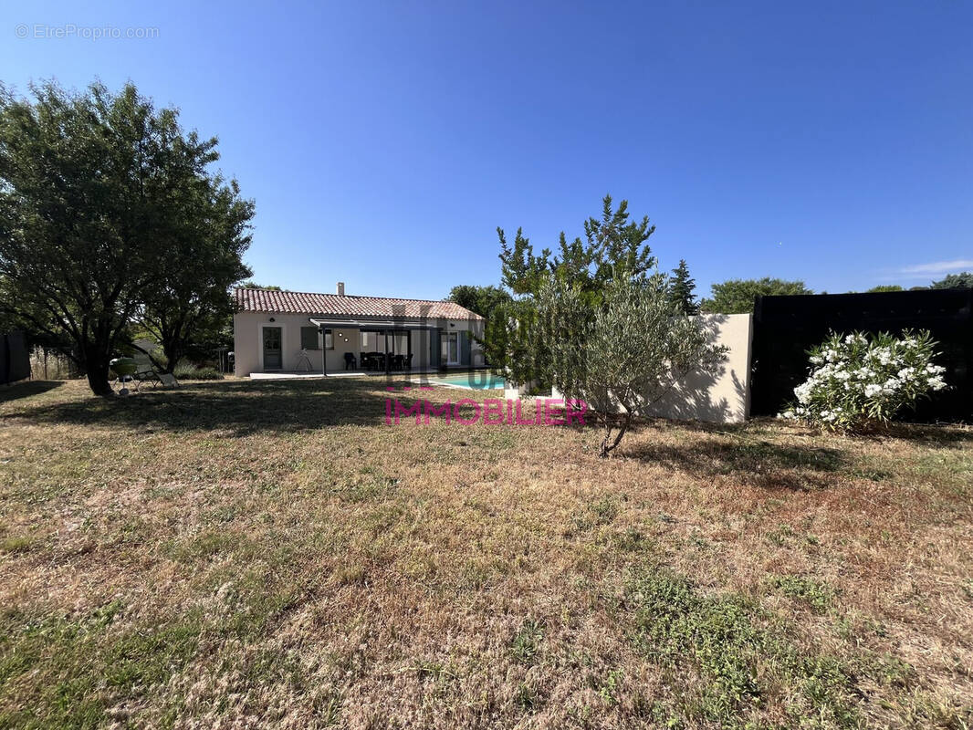 Maison à LA ROQUE-SUR-PERNES