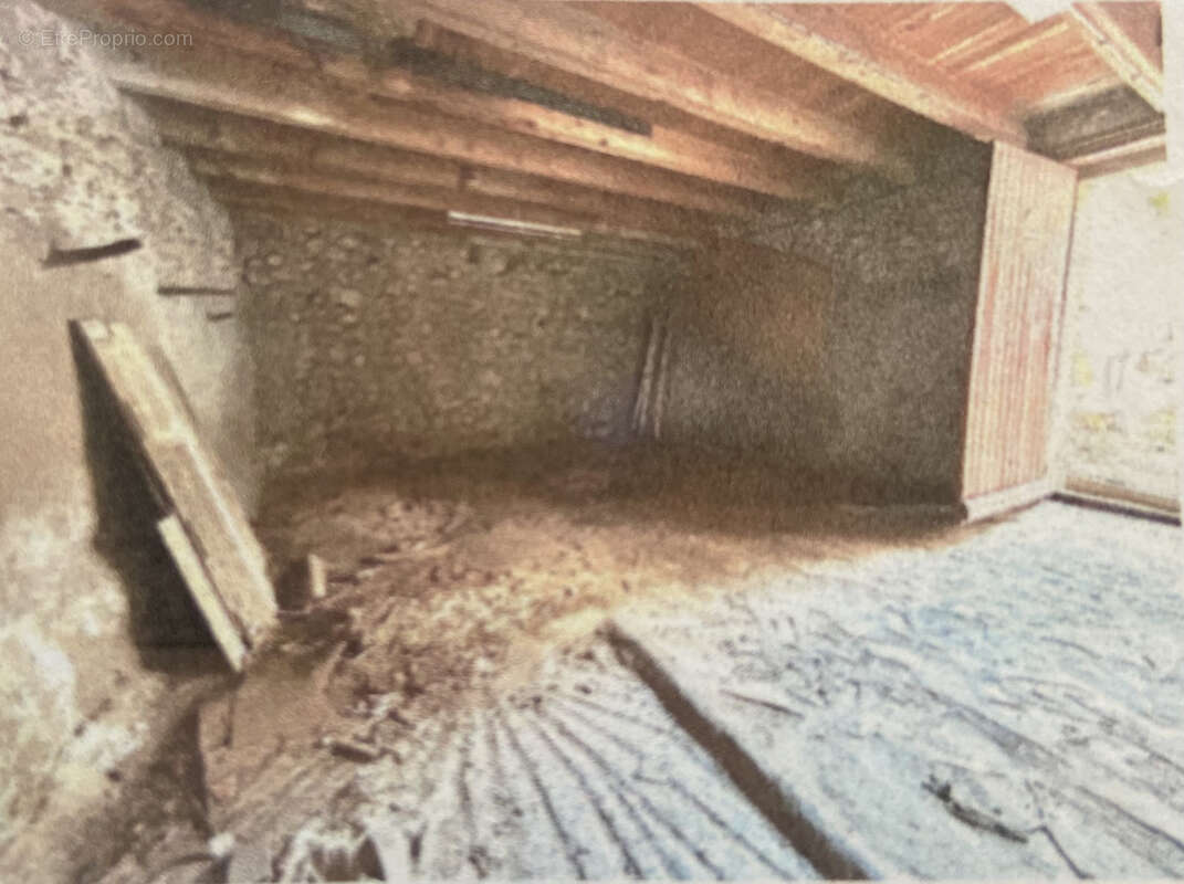 Parking à MONTFORT-SUR-ARGENS