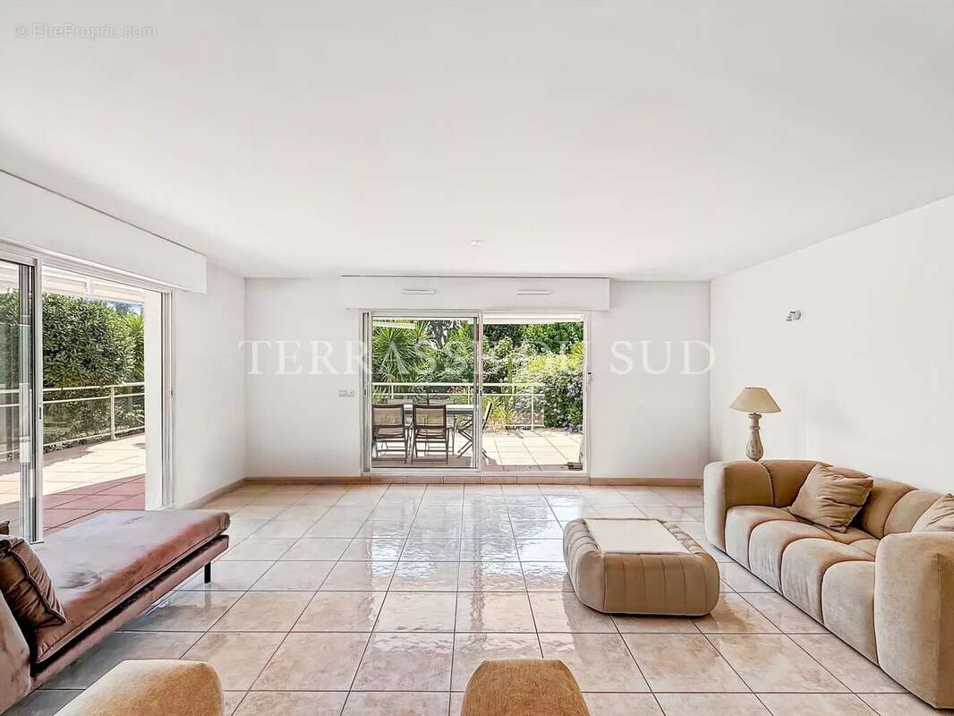 Vente Appartement 4 Pièces, 95 m2 avec 390 m2 de Terrasse et Jardin, Garage - Quartier La Plage - Marseille 8 - photo 5