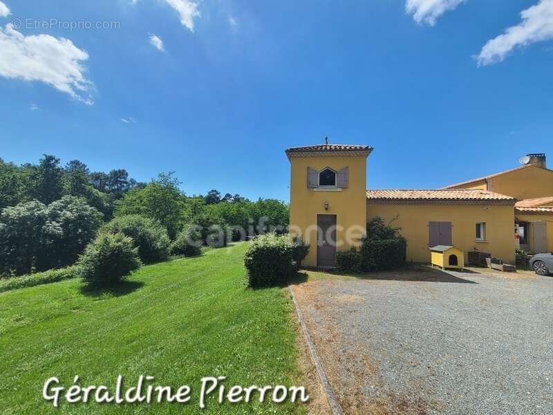 Maison à SAINT-BONNET-SUR-GIRONDE